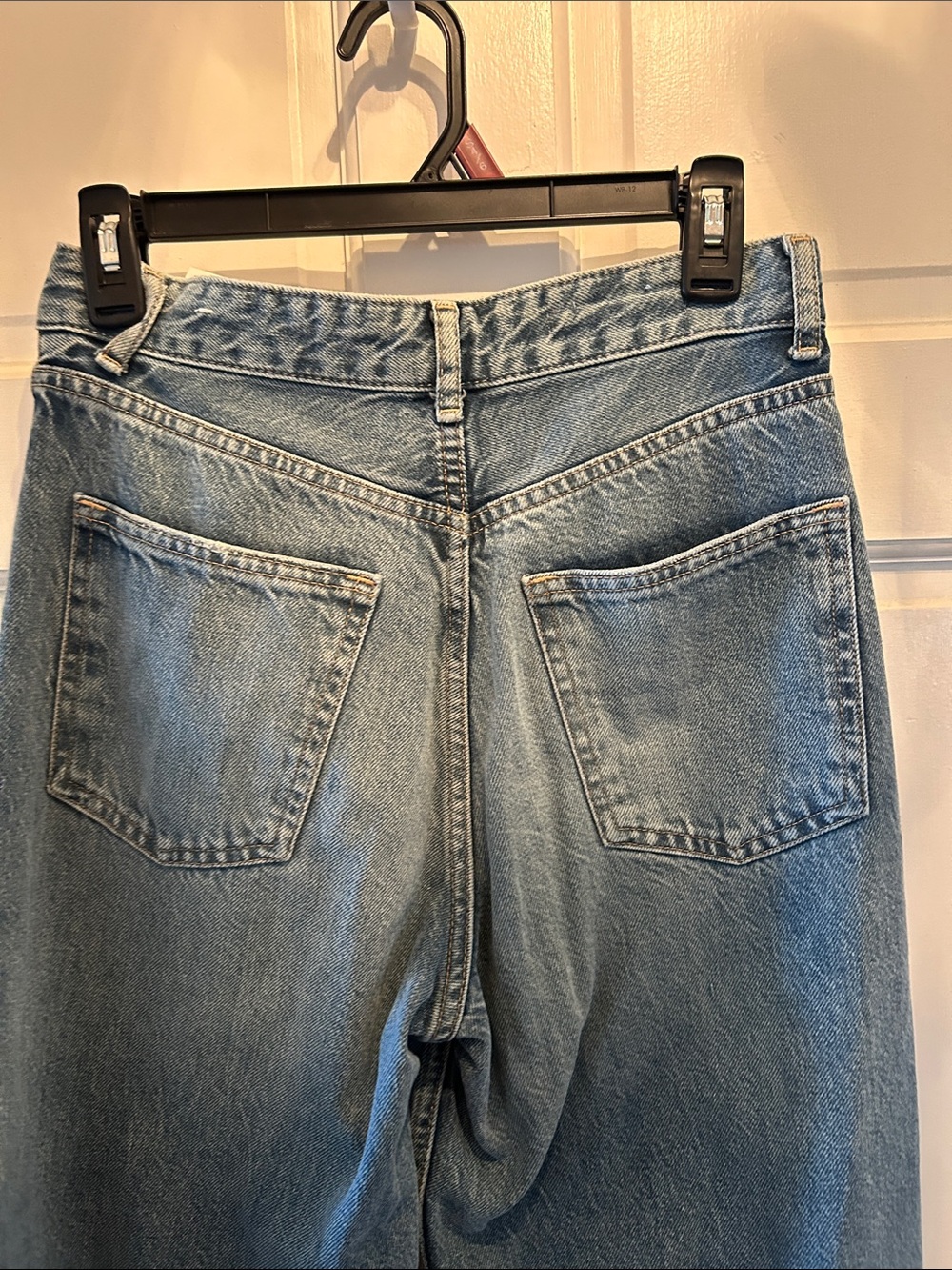 Zara Women's Straight-Leg Jeans in Light Blue Wash - Picture 3 of 8